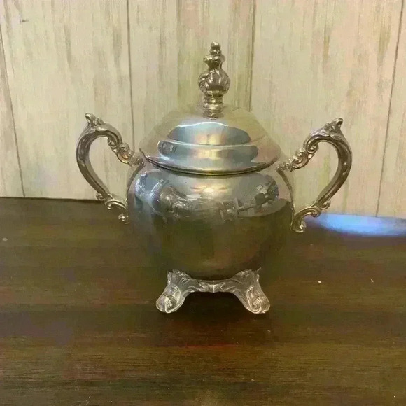 F B Rogers Silver Co 1883 Tea Set. Teapots - Picture 4 of 5